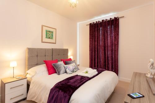 . Self-contained town centre one bedroom apartments by Helmswood Serviced Apartments
