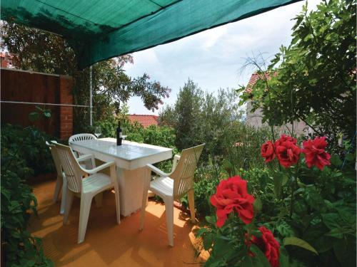  Two-Bedroom Apartment in Zavala in Zavala