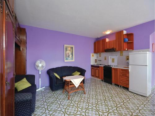  Two-Bedroom Apartment in Zavala in Zavala
