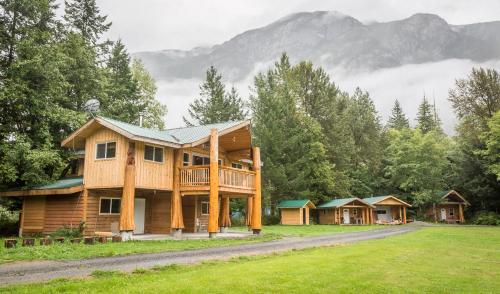 . Bella Coola Grizzly Tours Cabins