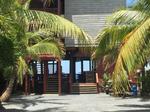 A szálláshely kívülről, Lands End in West End