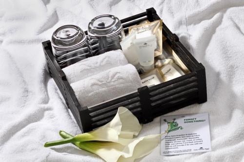 room detail thumbnail 2