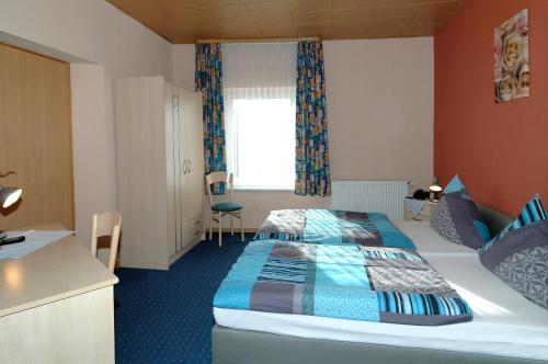 Zimmer mit 2 einzelbetten, eigenes badezimmer