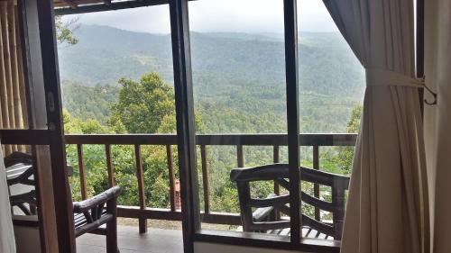 陽台/露台, 梅德奧卡寄宿賓館和商店 (Made Oka Homestay and Warung) in 姆杜克