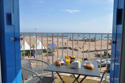 Double Room with Balcony and Sea View