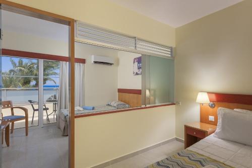 Avra Beach Resort - image 4