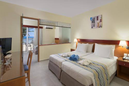 Avra Beach Resort - image 5