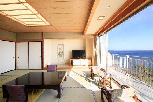 KKR Hotel Atami Set in a prime location of Atami, KKR Hotel Atami puts everything the city has to offer just outside your doorstep. The property offers a wide range of amenities and perks to ensure you have a great t