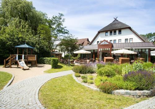 Ringhotel Warnemunder Hof - 정원