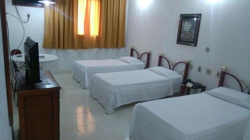4 twin beds