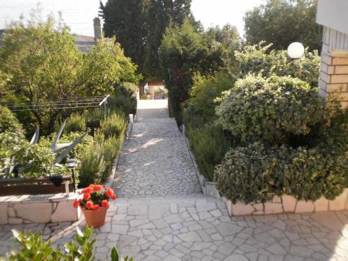 Apartments Pinezić - image 8