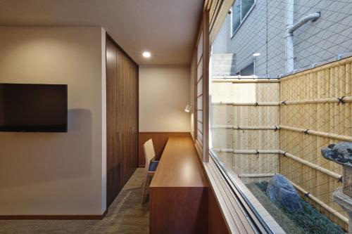 Superior Quadruple Room image 10