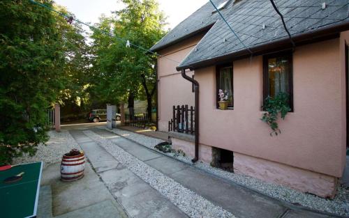 บริการและสิ่งอำนวยความสะดวก, Malomtavi Vendeghaz in ทัพโพลค่า