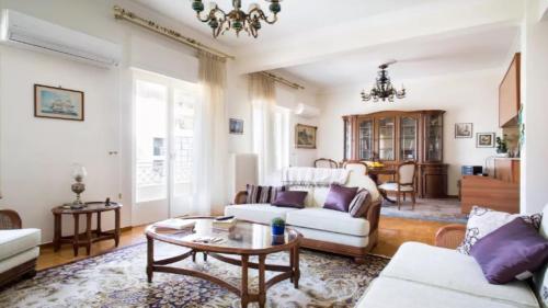 Large 3 bedroom Apt with Terrace, Athens (photo 3)