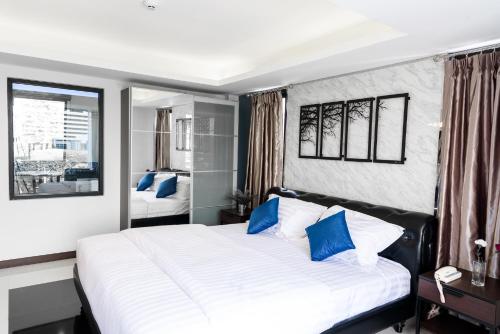 Deluxe King Room room in The Connex Asoke