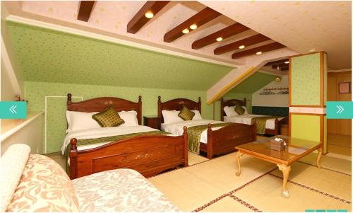 3 double beds