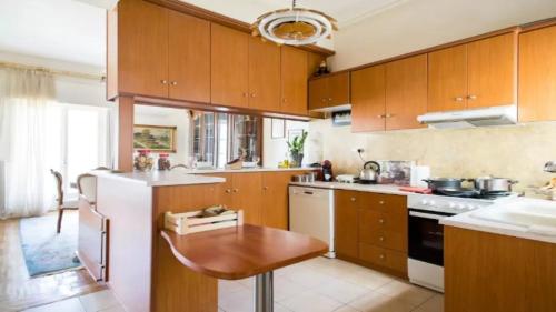 Large 3 bedroom Apt with Terrace, Athens (photo 7)