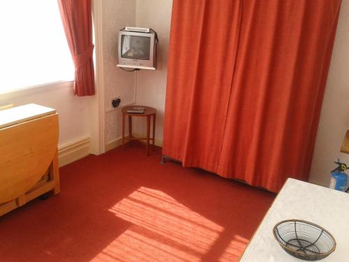 Lyndale Holiday Flats - image 5