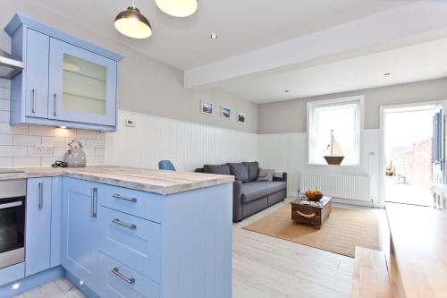 Shared lounge/TV area, Seaside Cottage in East Southbourne and Tuckton