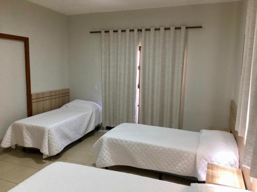1 double bed, 2 twin beds