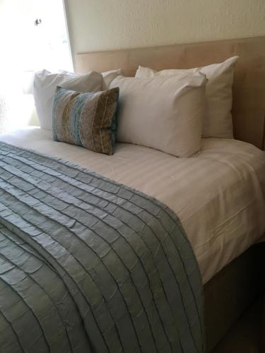 The Queen Hotel - image 5