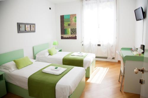 2 twin beds