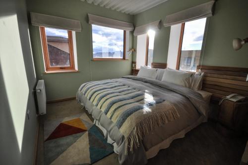 Hotel Vendaval Hotel Vendaval is a popular choice amongst travelers in Puerto Natales, whether exploring or just passing through. The property offers a high standard of service and amenities to suit the individual n