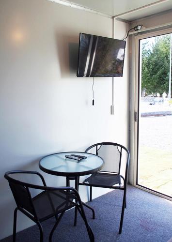 Lake Ruataniwha Holiday Park Room Type - Budget Triple Cabin with shared facilities