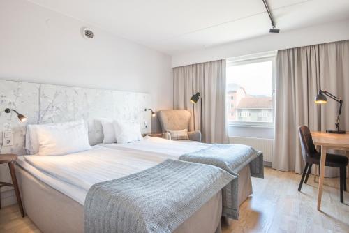 2 twin beds