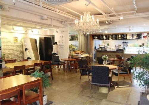 餐飲服務, 弘大設計師飯店 (Hotel The Designers Hongdae) in 弘大