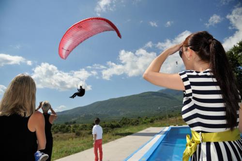 Aitheron Hotel Air Park in Panayítsa