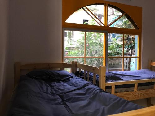 No. 6 Cuobian Hostel No. 6 Cuobian Hostel is conveniently located in the popular Jinping area. The property offers a wide range of amenities and perks to ensure you have a great time. Service-minded staff will welcome and