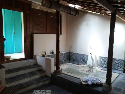 Kamar Mandi, Puri Brata in Parangtritis
