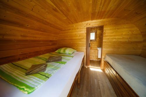 1 double bed, 1 twin bed