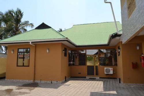 Entrance, Barcelona Lodge in Bagamoyo