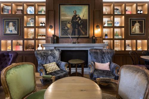 The Hendrick's Hotel - main image