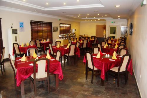 Ресторан, Grand Inn & Suites in Ijebu Ode