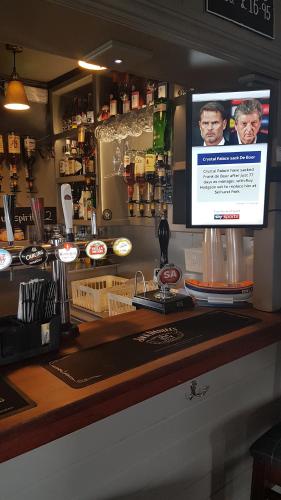 Glan-Neigr Bar - image 4