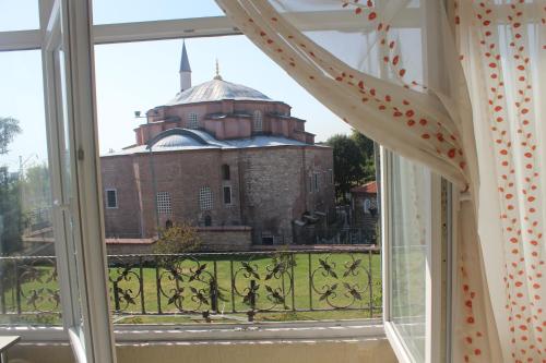 

Castle Apart