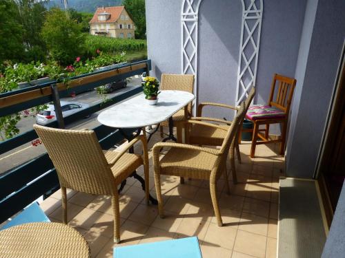 Bel appartement 2 pièces, balcon, garage gratuit gîte à louer Ribeauvillé