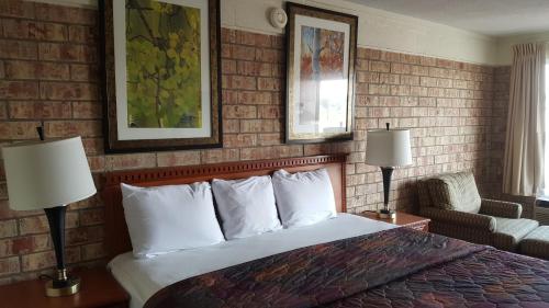Budget Host Platte Valley Inn - image 4
