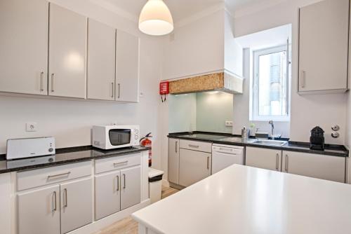 BmyGuest - Ambassador Boutique Apartment II - image 2