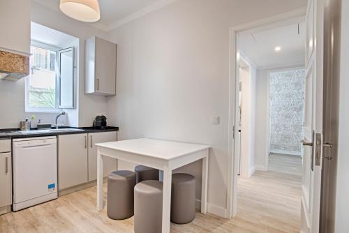 BmyGuest - Ambassador Boutique Apartment II - image 6