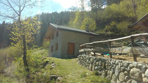 Chalet Immerso nel Verde in Strembo