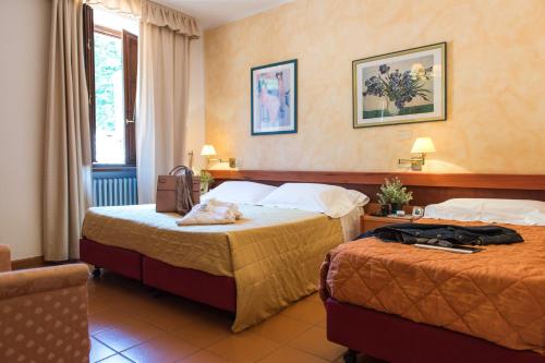 2 twin beds