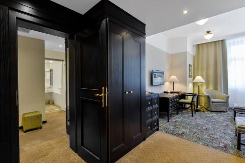 Hotel Savoy