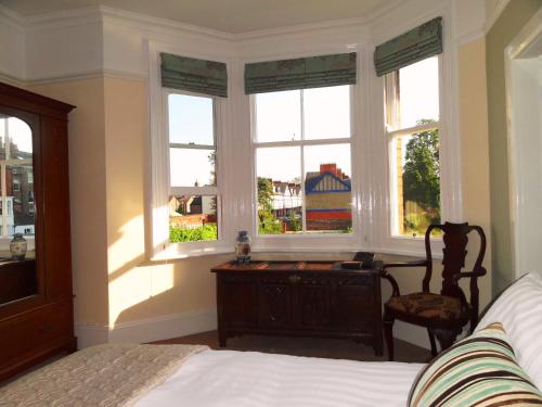 Alcuin Lodge Guest House - image 2