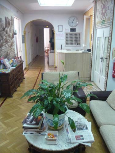 Hostal Triana - image 6