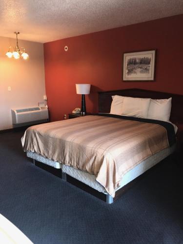 Red Carpet Inn - image 6