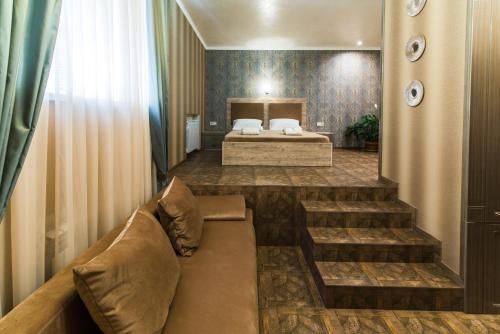 L.O.Y Family Hotel - image 9